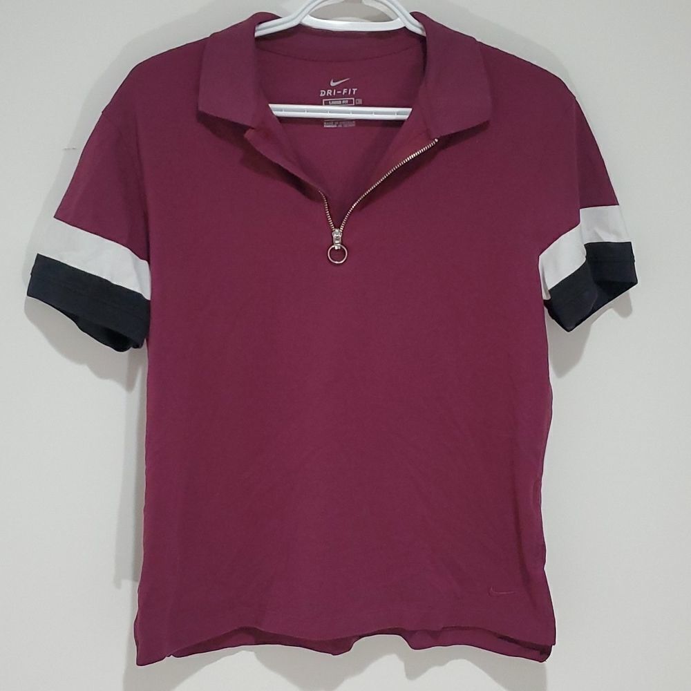 Nike Dri-fit loose fit medium purple short sleeve collared short sleeve shirt